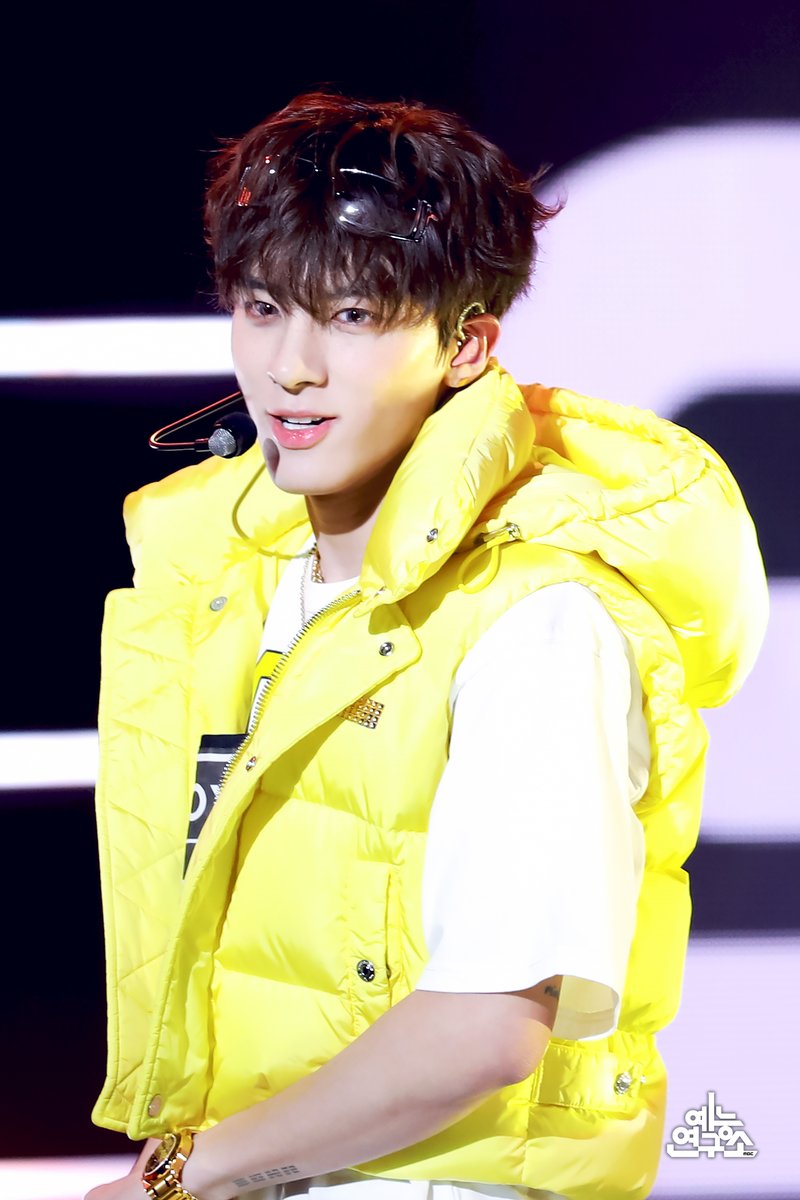 MBC_entertain's tweet photo. 더비님들 일어나시랑께 ٩(๑ᵔʚᵔ๑)۶ 
벌처럼 심장을 쏘는 허니즈🍯 현장 포토 왔어요〰🐝

📷 ☞ https://t.co/2jM1aXAHJr

240113 #쇼음악중심 #음중 #더보이즈 #THEBOYZ #Honey @IST_THEBOYZ https://t.co/1XT1rOIYn5