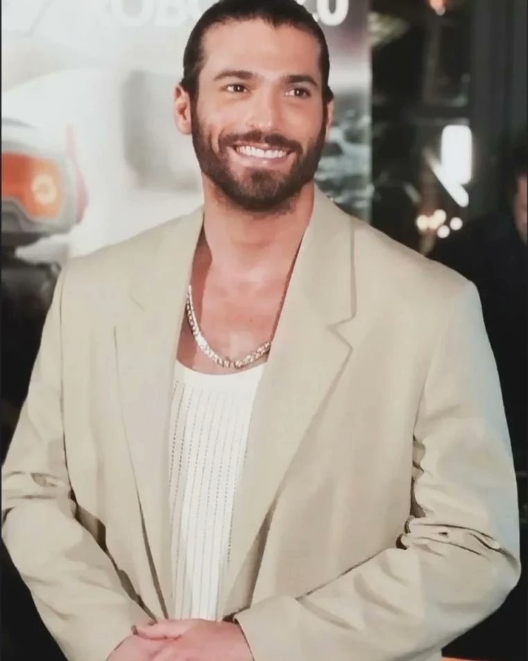 Cosa c'è di più bello che iniziare la giornata con il tuo meraviglioso sorriso...🙂
Buongiorno ragazze 🫶

#CanYaman