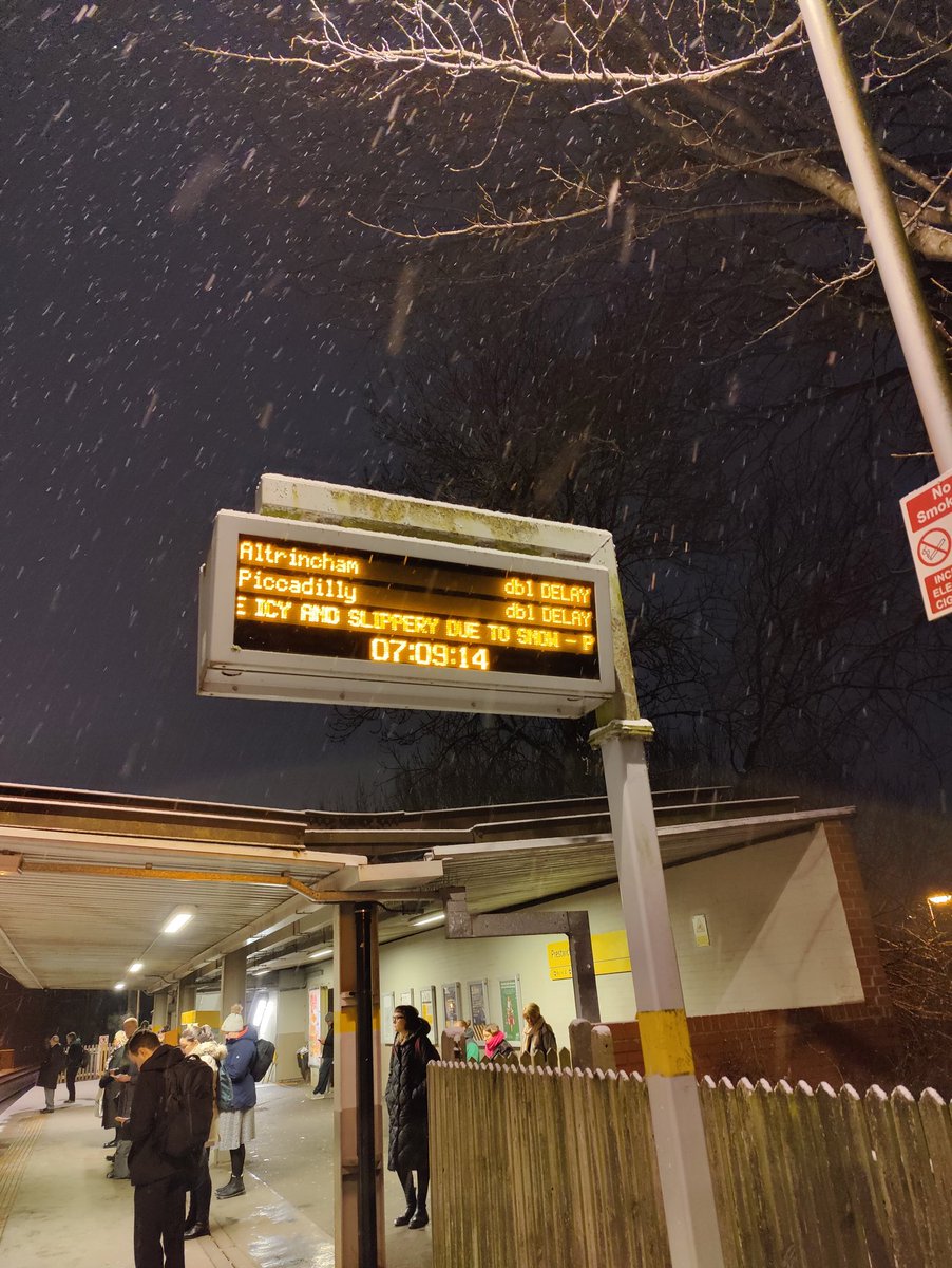 Kiki_87's tweet photo. @BeeNetwork Are the trams running? This is Prestwich https://t.co/uEFFZMiG9x