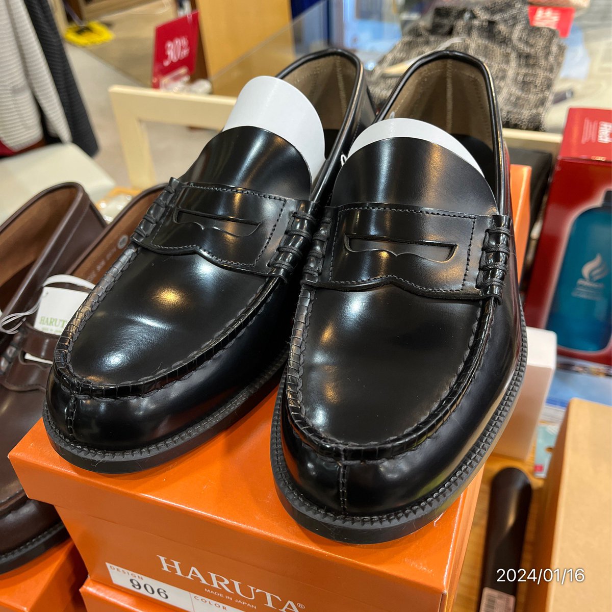 kinchan4649's tweet photo. ��ルタ入荷しましたぁ🎉
HARUTAローファー👞
昔履いてました😆
懐かしい😌
日本製🇯🇵
本革👞
11,000＋tax

#ヤマザキ洋服店
#ハルタ
#HARUTA
#ローファー
#日本製
#本革 https://t.co/r0I7lyb2xT