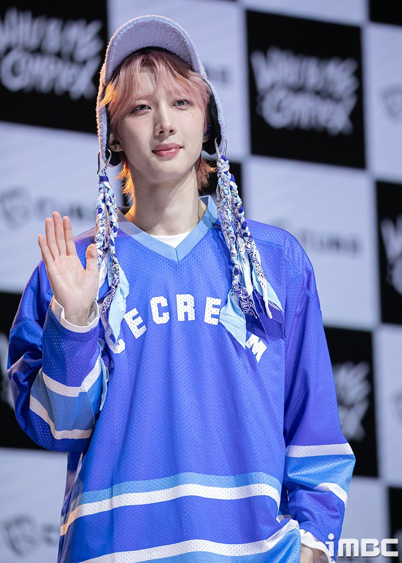 imbcenews's tweet photo. 펜타곤 후이, 8년만에 첫 솔로 #펜타곤 #PENTAGON #후이 #HUI #WHUISME #Complex #흠뻑 [iMBC 직찍]

⬇️고화질 Click Plz⬇️
https://t.co/eZd0Fz9xjH https://t.co/YO2Ao4bWPB