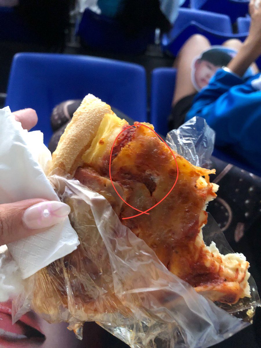 yawnjeonghans's tweet photo. meron ba kayong funny unfortunate events during follow tour bulacan? hanggang ngayon kase tawang tawa pa din ako saken 😭

1. sumabit yung buhok ko sa handfan ko kasi nabbwisit ako sa pila muntik pa mapanot
2. napagbentahan pa ko ng may amag na pizza ng pizza hut NAKAGATAN KO NA https://t.co/TKlNsMMe3w