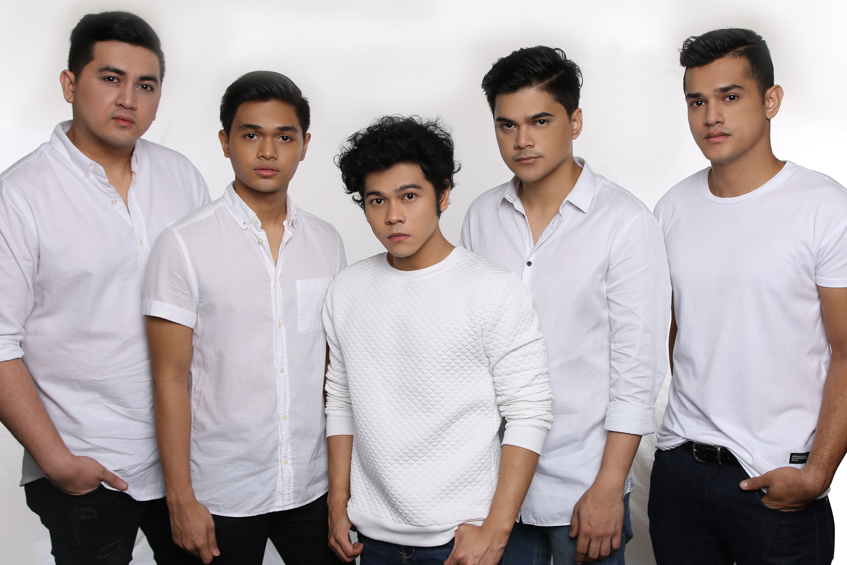 FamdomUpdates's tweet photo. 💡 Did You Know?

Hindi Tayo Pwede is @TheJuans_BAND' s biggest hit with more than 100M Spotify streams. It was among the last recorded before they lost 3 founding members in 2018. They came out strong tho - adding RJ, Chael, &amp; Josh. 

#TheJuans #ProfilesInPPopReloaded #PPOPRISE https://t.co/f1qbctyaYZ
