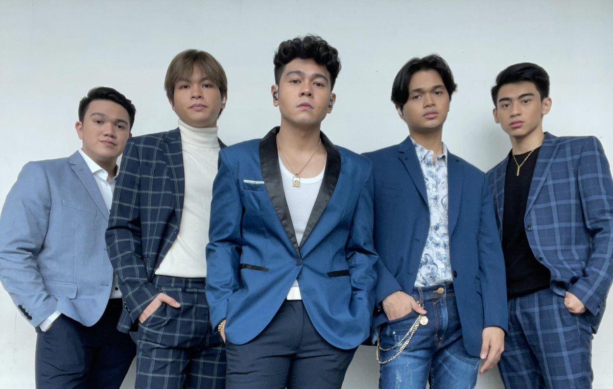 FamdomUpdates's tweet photo. 💡 Did You Know?

Hindi Tayo Pwede is @TheJuans_BAND' s biggest hit with more than 100M Spotify streams. It was among the last recorded before they lost 3 founding members in 2018. They came out strong tho - adding RJ, Chael, &amp; Josh. 

#TheJuans #ProfilesInPPopReloaded #PPOPRISE https://t.co/f1qbctyaYZ