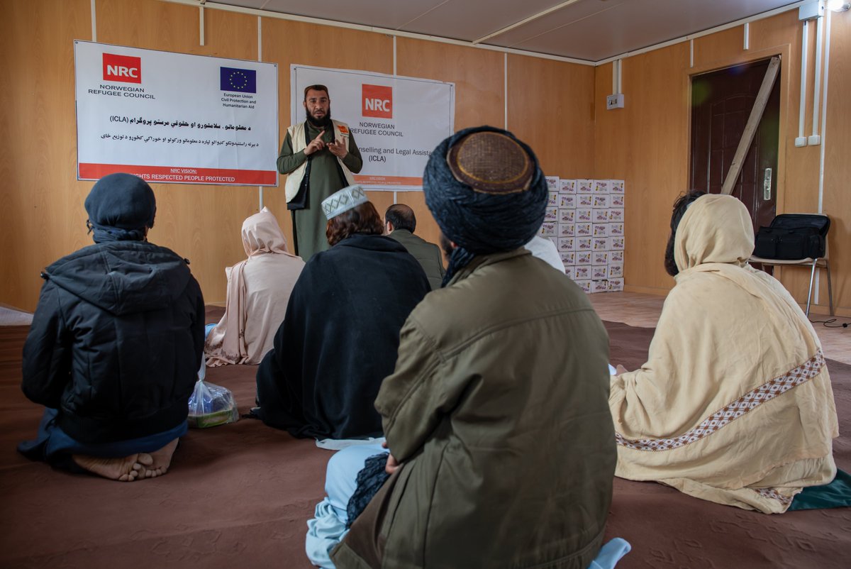 Our team at Enzirgai reception center in Kandahar #Afghanistan helps #AfghanReturnees from Pakistan with information sessions and individual legal counselling.

Thanks to @eu_echo for supporting this project.
#EUHumanitarianAid