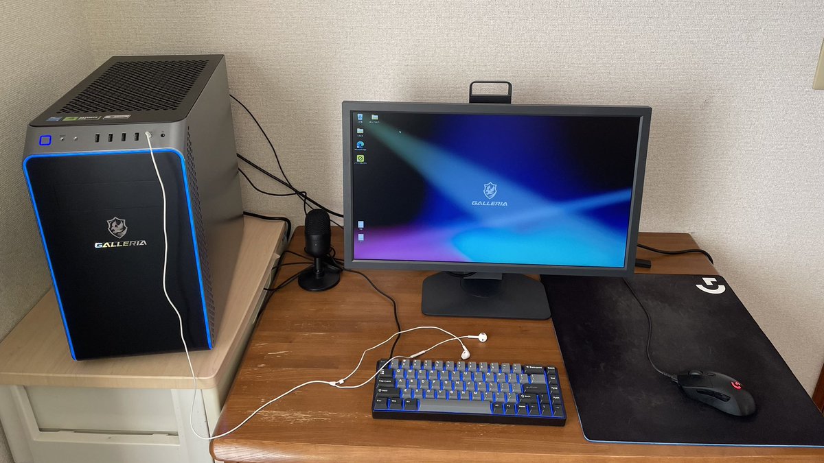 SpaceCrouch's tweet photo. ノートpc卒業うおおおおおおおおお；； https://t.co/R0f1rKqKDQ