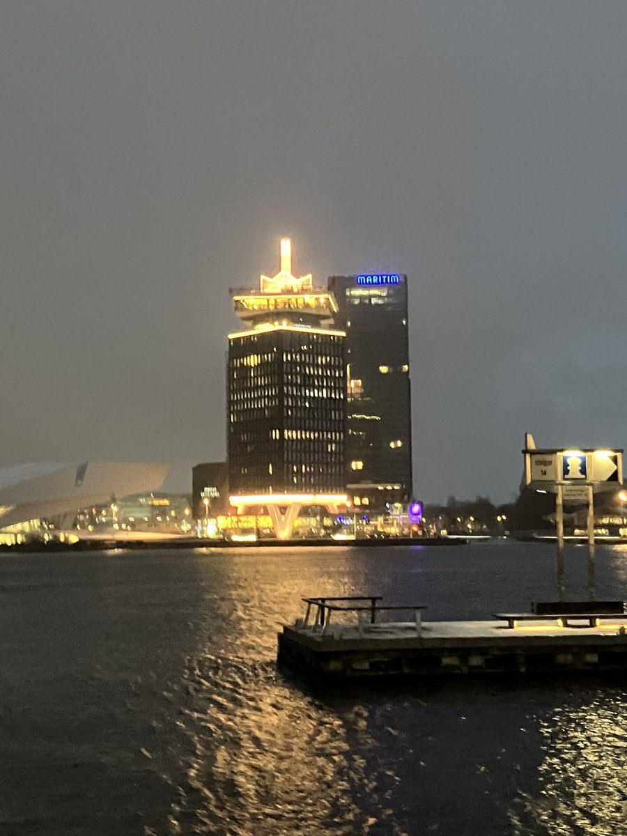 VivianeMeeren's tweet photo. #Aitana #Hotels #Amsterdam #AdamTower #Sneeuw #Snow #Centraal #Wandeling #WalktoWork https://t.co/D5kHtSWdRI