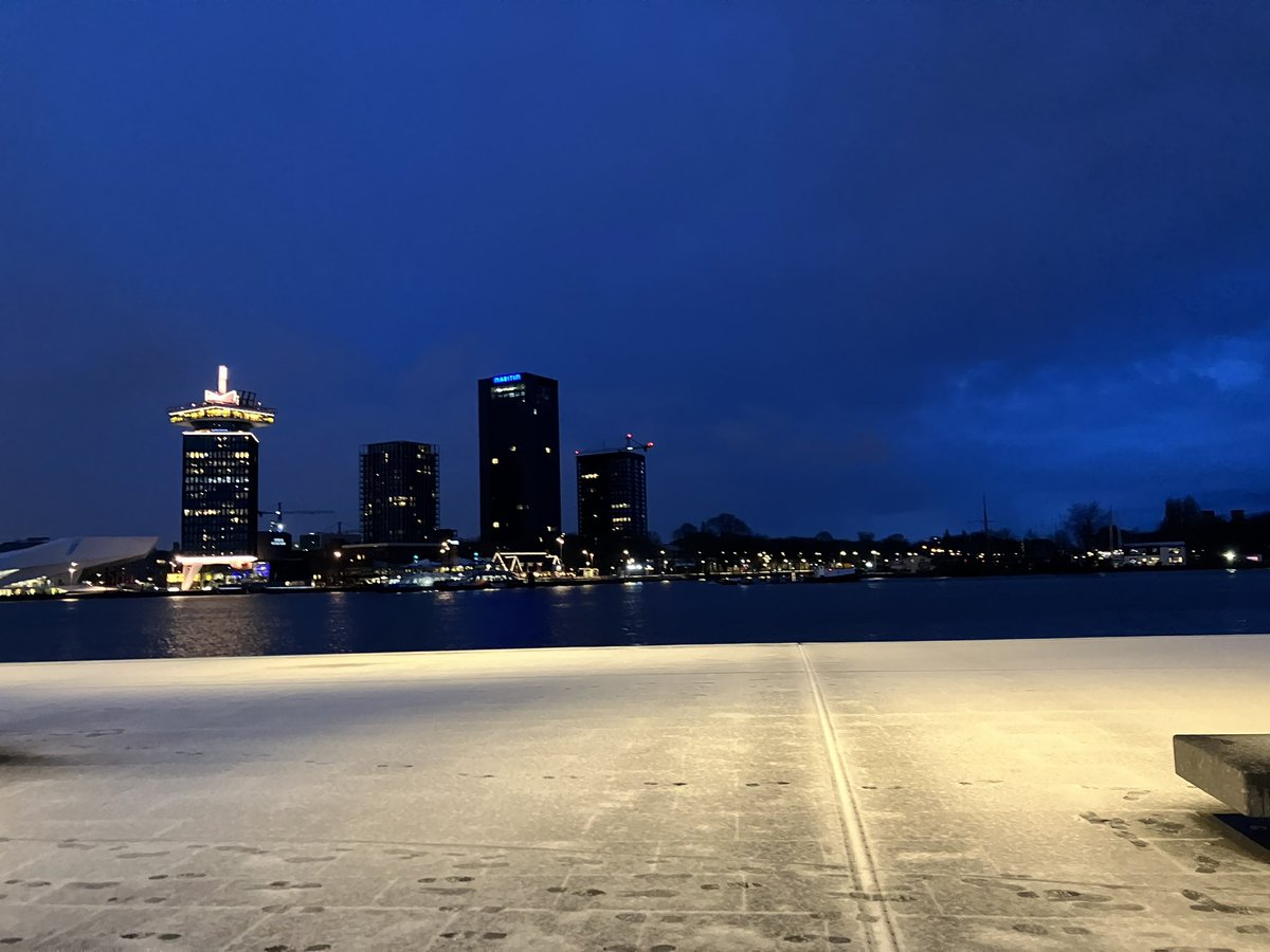 VivianeMeeren's tweet photo. #Aitana #Hotels #Amsterdam #AdamTower #Sneeuw #Snow #Centraal #Wandeling #WalktoWork https://t.co/D5kHtSWdRI