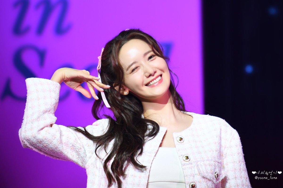 yoona_luna's tweet photo. 240106 팬미팅 YOONITE💓
#윤아 #yoona #소녀시대 #SNSD https://t.co/kxM0Gj1aca