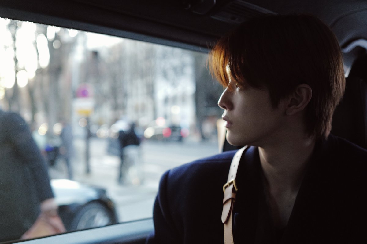 mepuppieyou's tweet photo. ซองชานมาอัพรูปที่ปารีสให้แล้ว พี่พระเอกเค้าซื้อไลก้ามาถ่ายให้เราดูเลยอะจิ หล่อมากก ㅠㅠㅠㅠㅠㅠㅠ https://t.co/DHNSpKSwQg