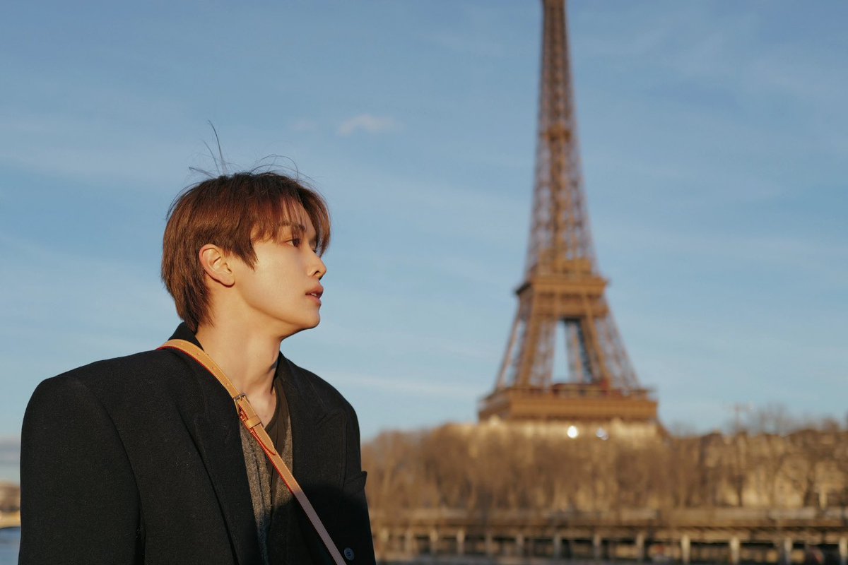 mepuppieyou's tweet photo. ซองชานมาอัพรูปที่ปารีสให้แล้ว พี่พระเอกเค้าซื้อไลก้ามาถ่ายให้เราดูเลยอะจิ หล่อมากก ㅠㅠㅠㅠㅠㅠㅠ https://t.co/DHNSpKSwQg
