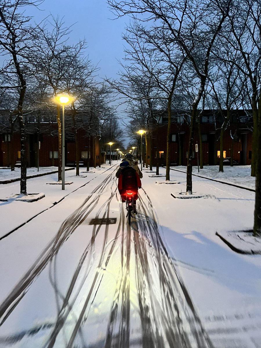 Good morning #snowy #Amsterdam. Bic(e)cycles all the way! @lab_kok