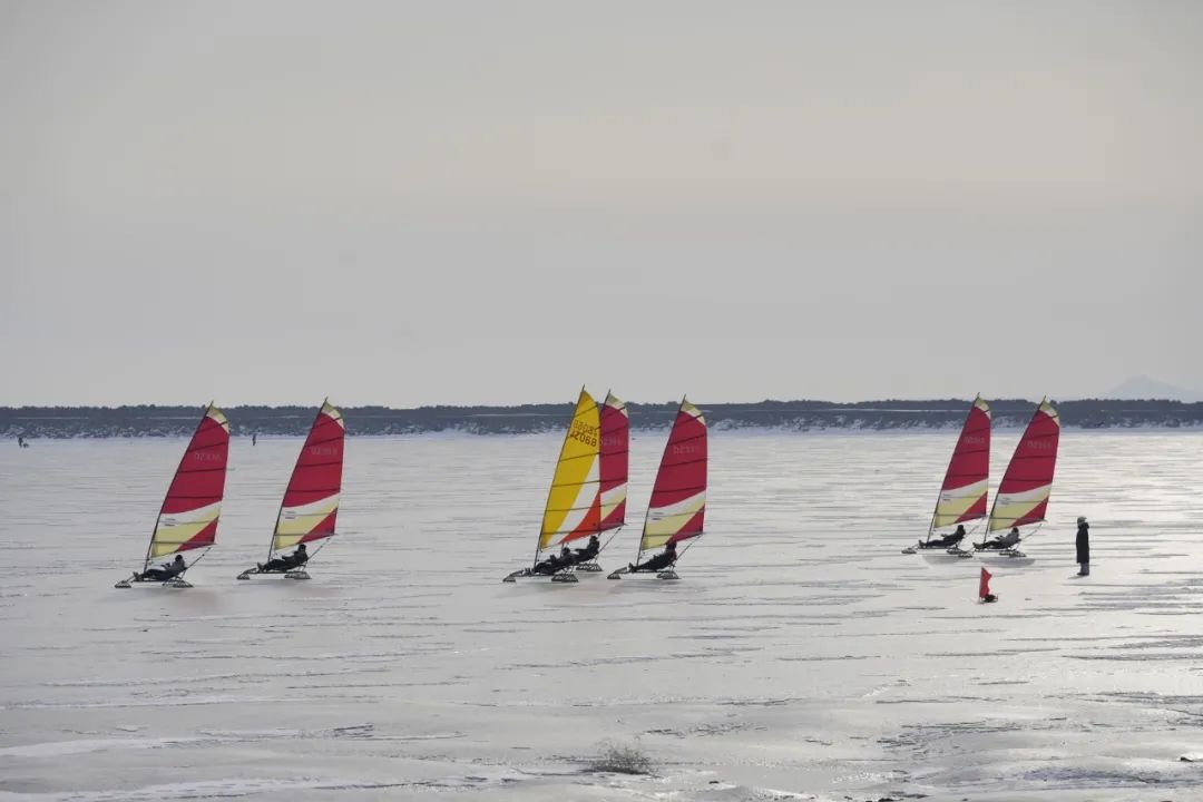 PDChinaSports's tweet photo. China hosted its first International Ice Sailing Competition in Jinzhou, northeast China's Liaoning, which attracted 53 top athletes from 10 countries to sail and compete on the frozen surface of the Bohai Sea with an impressive top speed of 150km/h. #IceSailing https://t.co/Dbggx24jUx