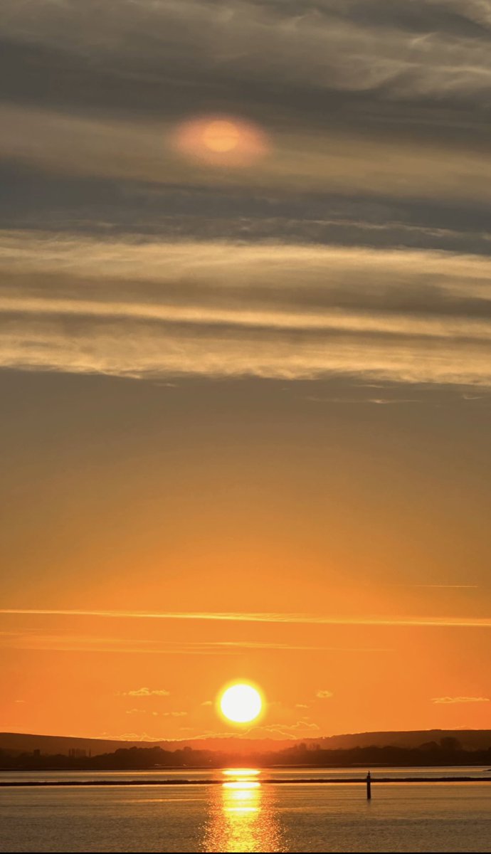 Rockley1's tweet photo. Last night’s sky. Pretty cool! #sunset #rockleypoint https://t.co/jtGPZdukMJ