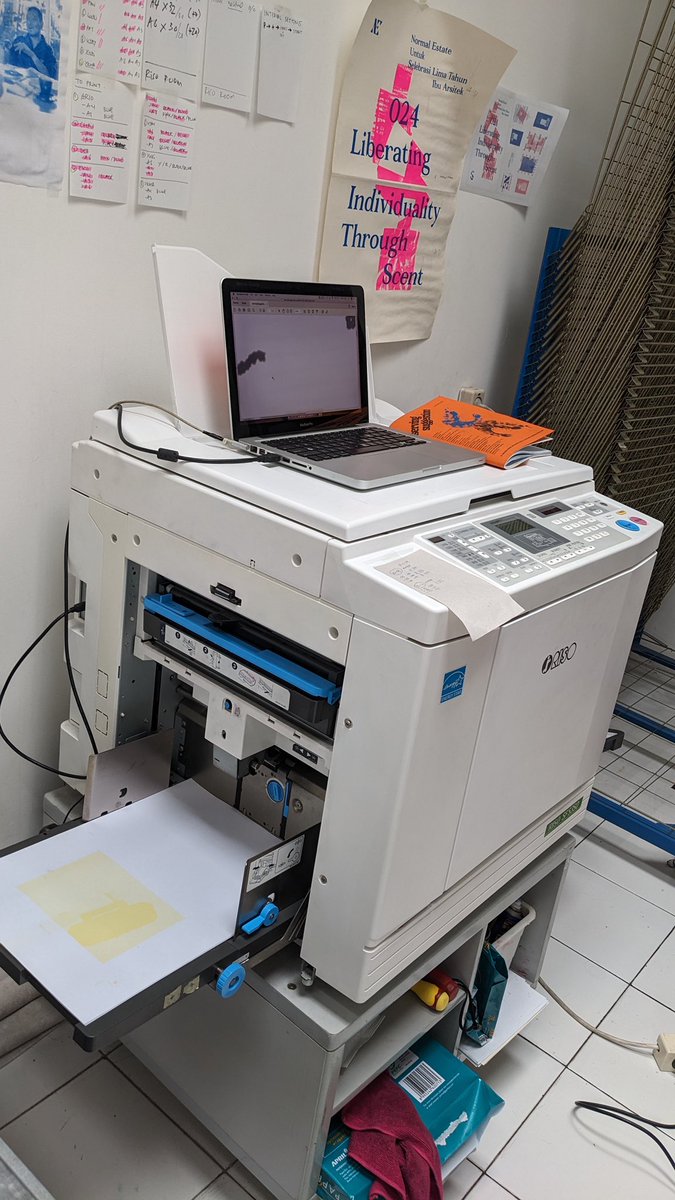 _Sukrin's tweet photo. 3 Bulan ngeriso, Entah mengapa September 2023 lalu iseng daftar operator Riso ke Bandung dan diterima. 

Proses cetak buku dengan mesin Riso
Semua Gambar/video satu dengan yang lain tidak saling berhubungan tp ndak papa
#KehidupanRiso #SukRiso https://t.co/HspMvxRs5g