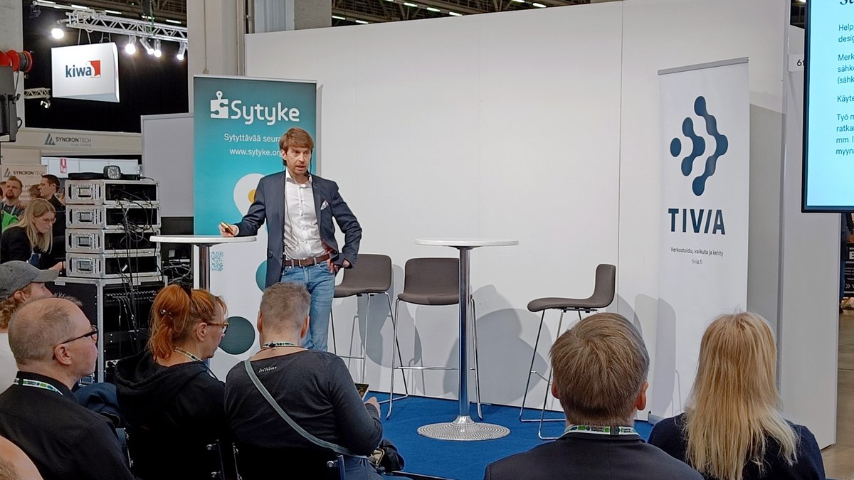 TIVIA ry tweet media