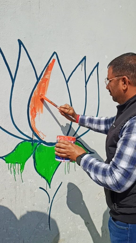 Amit_sharmabjp's tweet photo. भाजपा के यशस्वी  राष्ट्रीय अध्यक्ष @JPNadda जी प्रदेश अध्यक्ष श्री @vdsharmabjp जी के आह्वान पर लोकसभा चुनाव 2024 के निमित्त 'दीवार लेखन कार्यक्रम' का शुभारंभ किया।
@HitanandSharma @narendramodi @DrMohanYadav51 @PMuralidharRao https://t.co/2ik7fp31Ki