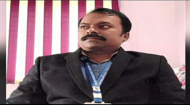 Odishaepaper's tweet image. ଭୁବନେଶ୍ବର ବାଲିଅନ୍ତାରେ ବ୍ୟବସାୟୀ ବିଶ୍ବଜିତ୍ ନାୟକଙ୍କ ହତ୍ୟାର ପର୍ଦ୍ଦାଫାସ। ହତ୍ୟାକାରୀ କେୟାର ଟେକରକୁ ଗିରଫ କରିଛି କମିଶନରେଟ ପୋଲିସ। ତା ନାଁ ହେଉଛି ସୁଙ୍କି ରଣା। ଅଭିଯୁକ୍ତଙ୍କ ଘର ଝାରସୁଗୁଡ଼ାରେ ବୋଲି ଜଣାପଡ଼ିଛି। ପୁରୀରୁ ତାକୁ ଗିରଫ କରିଛି ପୋଲିସ #odishanewsepaper #Bhubaneswar #Balianta #Odisha #MurderCase