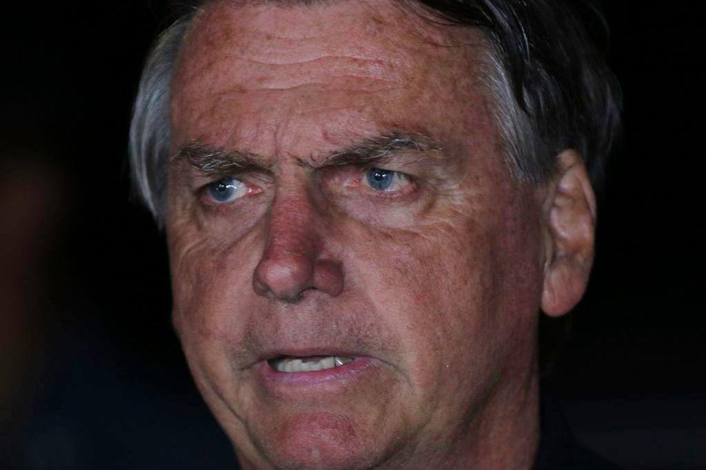 BrasilPost13's tweet photo. Acabou Porra.
Polícia Federal nas ruas, fila de viaturas Grandona dobra o quarteirão, a hora tá chegando, prisão do Bolsonaro pode acontecer a qualquer momento ... 👇 https://t.co/wwUaLv2G6C
