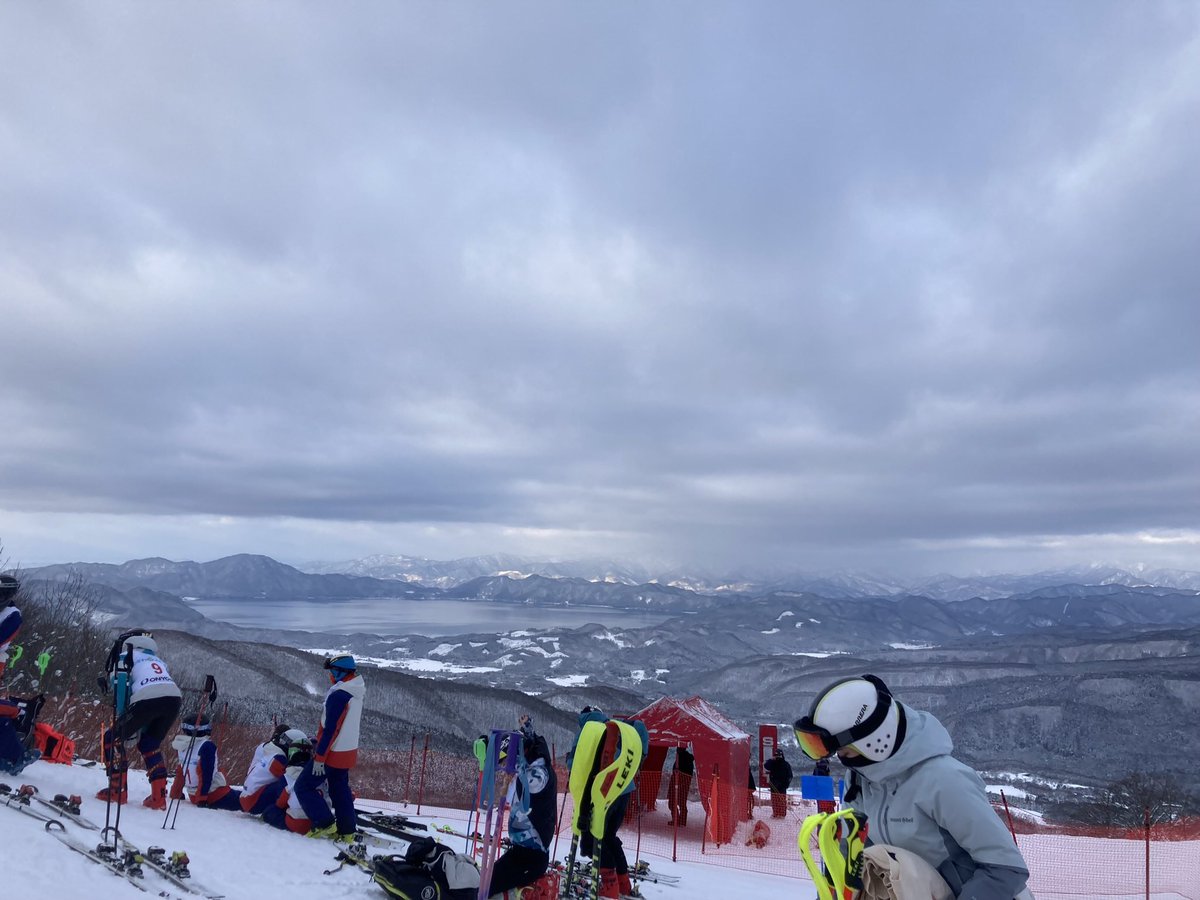 Akita_ski_ski's tweet photo. こんにちは！
先日1月12日~14日、北医体が無事終わりました。
今年は、暖冬で開催はギリギリまで分からない状況となりましたがなんとか開催が決定しました！
秋田大学の総合成績は2位✨✨
たくさんの選手の活躍、応援、サポートの結果です！
ありがとうございました‼️ https://t.co/poLvIJmPXF