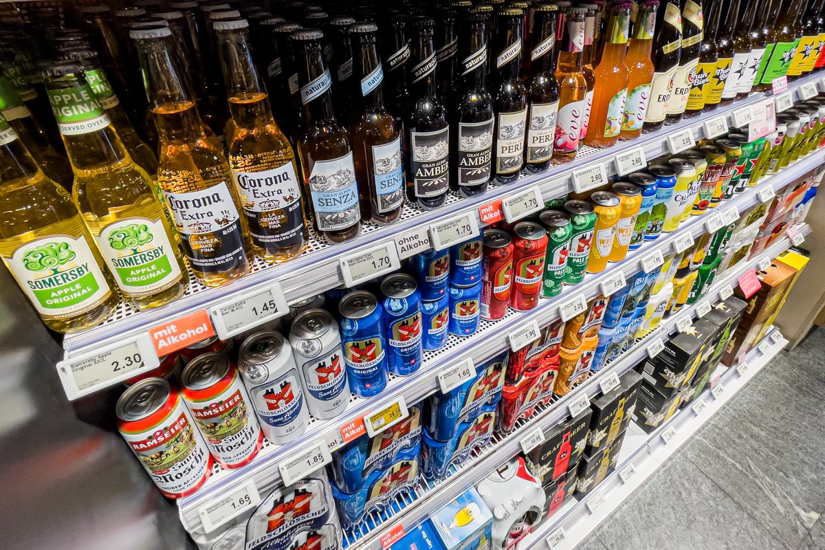 Die Stadt #Thun und umliegende Gemeinden führen regelmässig Testkäufe von Alkohol und Tabak durch. 2023 lag die Anzahl der Verstösse beim Verkauf an Jugendliche bei 28 Prozent. Die meisten unrechtmässigen Alkoholverkäufe gab es bei Veranstaltungen.

Mehr: buff.ly/3U5pRJx