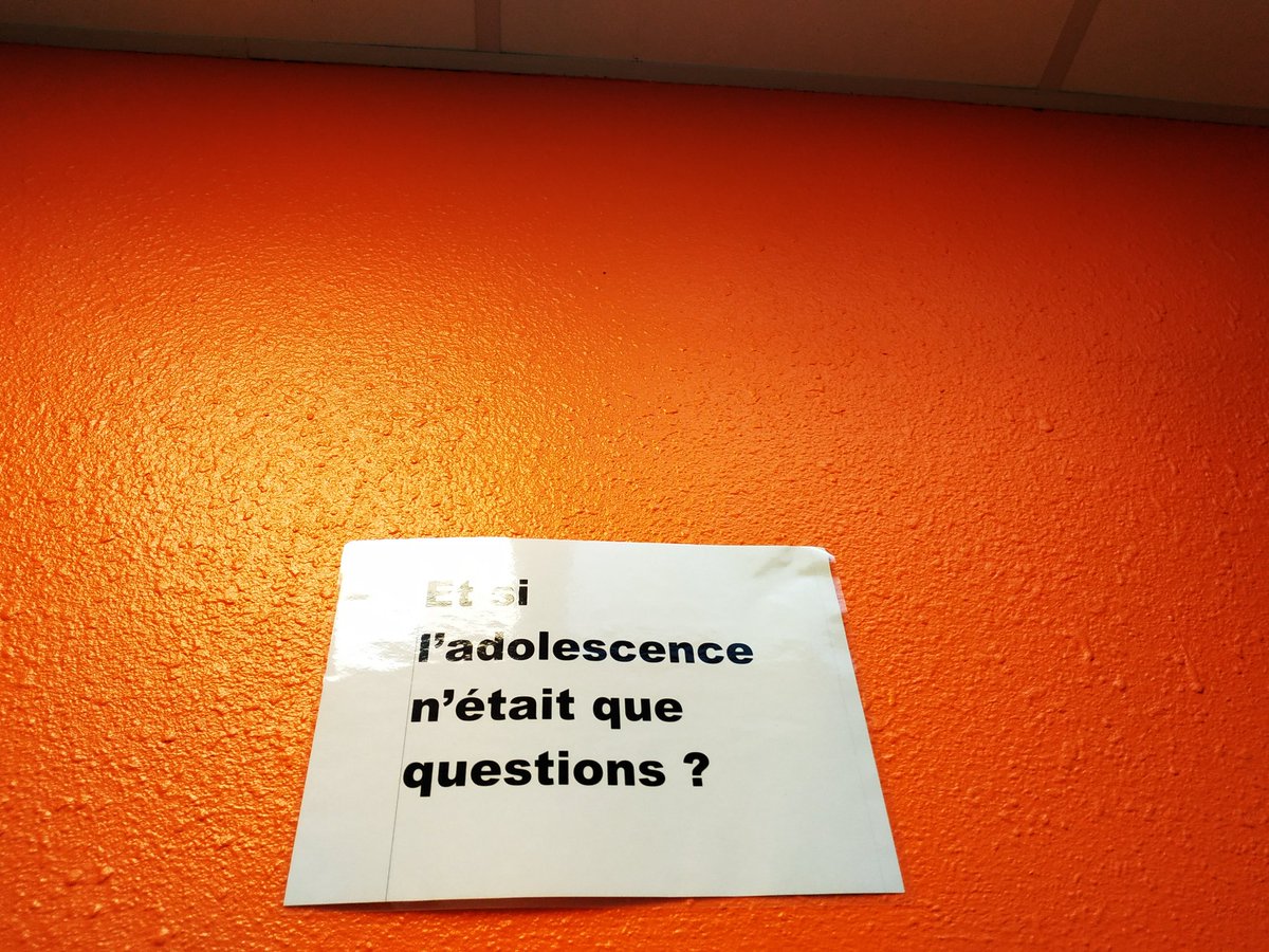 CarolineHerjean's tweet photo. Jumelage avec le théâtre de Morlaix, année 3. Semaine  de résidence avec les élèves de 3eme. Laurence Henry, Jeanne Paturel et Pauline Maluski de la compagnie AK entrepôt ont accompagné nos élèves dans leur questionnement sur l'adolescence. https://t.co/PaozBYXHQj