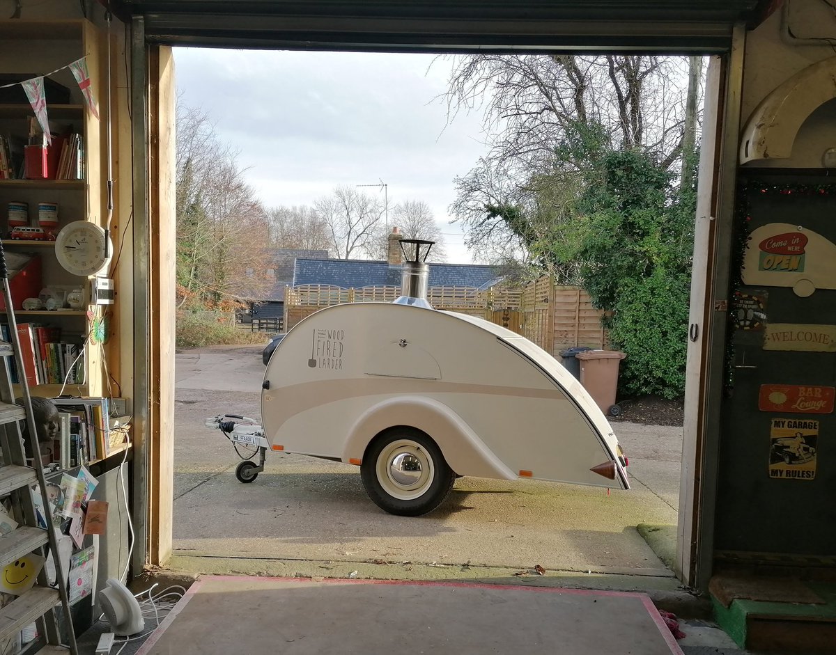 TheEnglishCarav's tweet photo. A throwback memory of The Wood Fired Larder waiting to go home after a service. ♥️♥️♥️
##teardropcaravan #teardroptrailer #teardropcamper #thewoodfiredlarder #caravanservice #caravanrepairs #vintagecaravanworkshop https://t.co/iLBQcvWngG