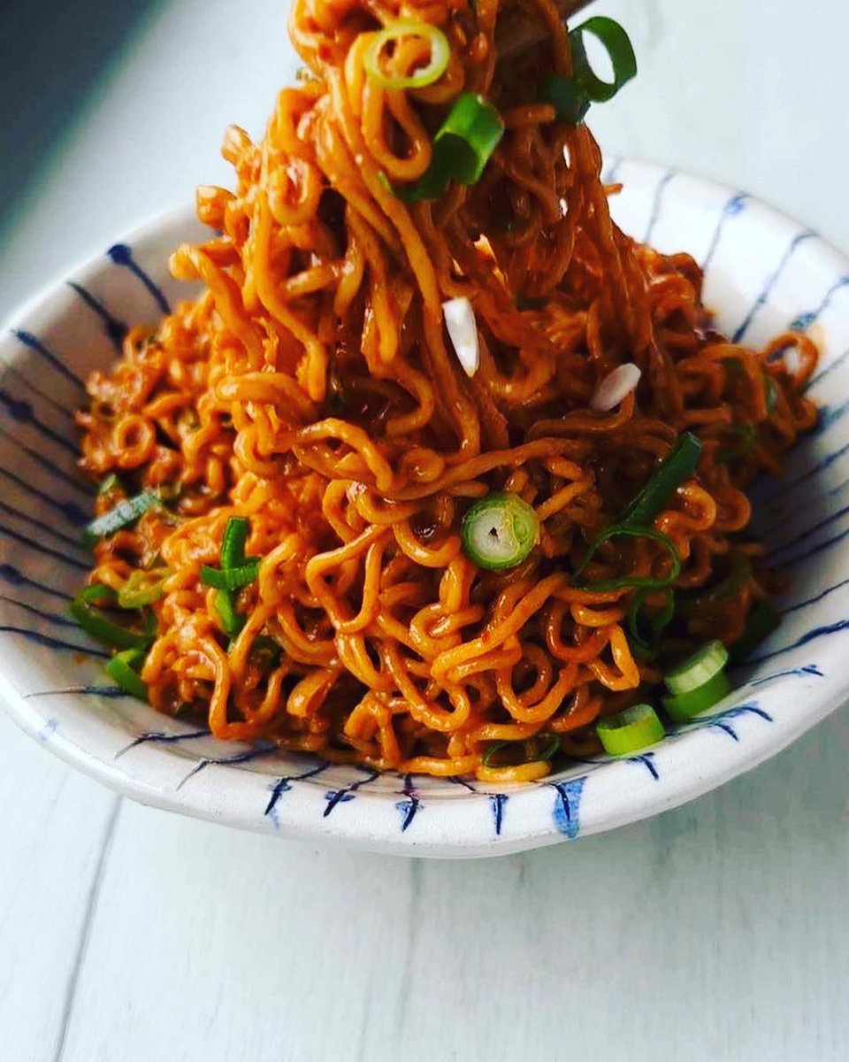 AsiaCook22's tweet photo. La fête continue avec Asia cook 👨‍🍳 ! Dégustez nos délicieux Garlic Gochujang Noodles à seulement 2500 F jusqu’au 2 février. Une expérience gustative à ne pas manquer ! 🍜

Commandez dès maintenant,  livraison 🚚 vendredi.

Visuel: 
Make by @rhdbrand 

#asiacook #koreanfood #food https://t.co/xwDMAbeLZx