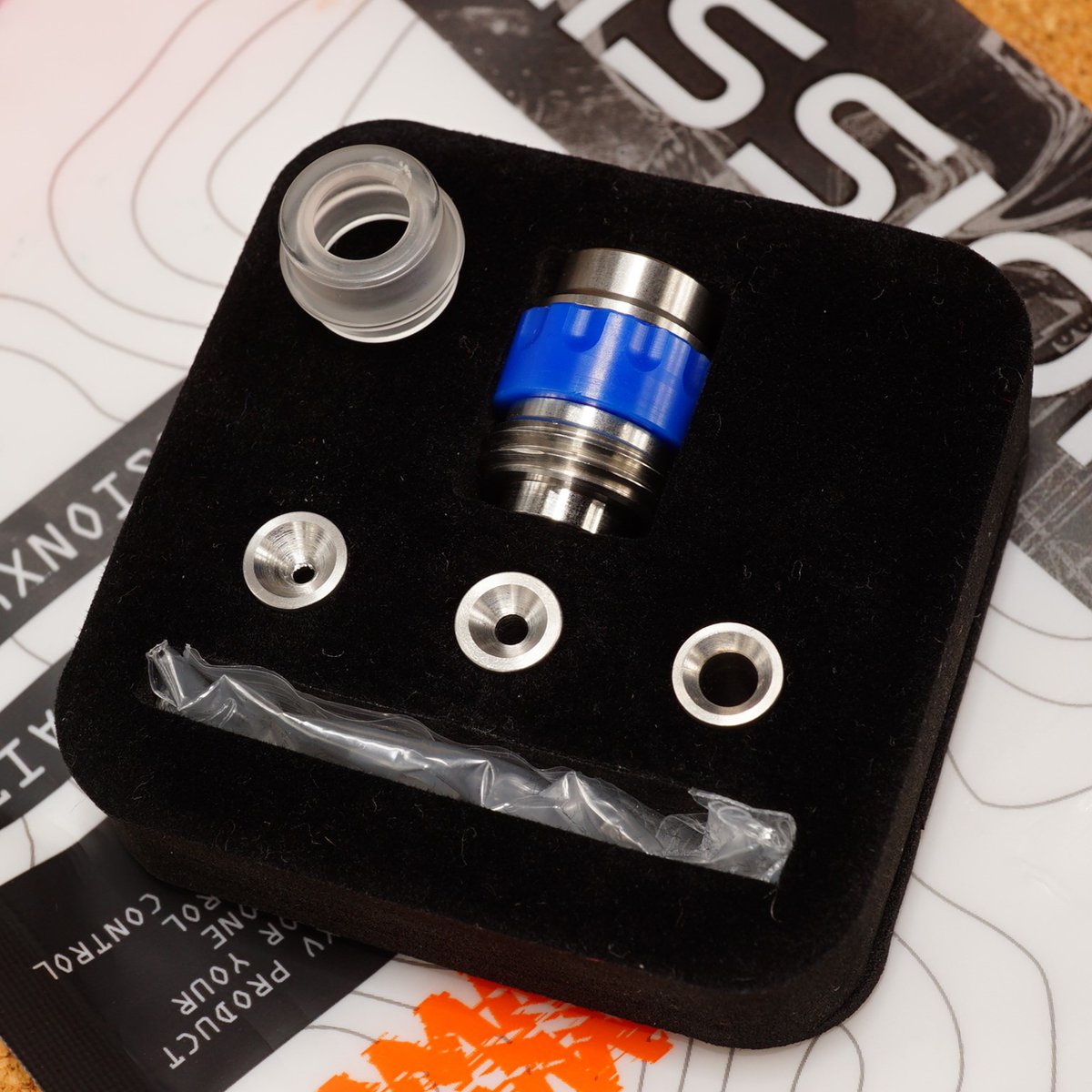 VAlphaline's tweet photo. Mission XV|Booster Tip Integrated Blue Delrin, SS top Booster 入荷。国内外で入手困難の激レアアイテム。コンデションは使用感も気にならない極上程度の上、Frost Top Sleeve のオマケ付。是非お見逃し無く!DM大歓迎 #MissionXV #BoosterTip #DripTip #Vape #vape好きな人と繋がりたい #vape放出 https://t.co/kpVsjAfQbG