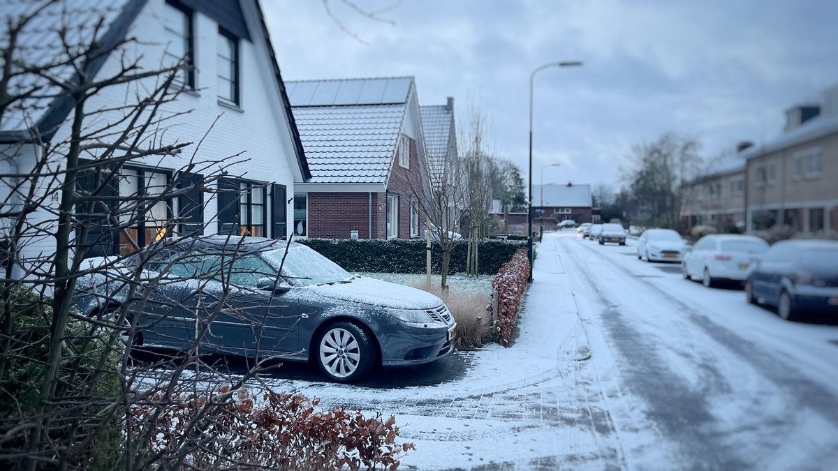 Stuur een weerman naar Apeldoorn en zie dat hij niet alleen let op mooie sneeuwplaatjes 😊 @WilliamHuizinga #bestofbothworlds