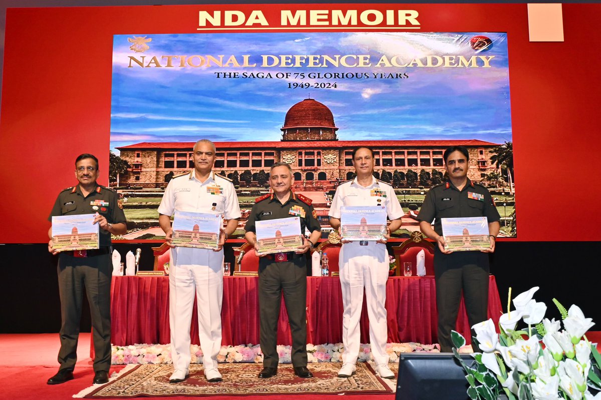 HQ_IDS_India's tweet photo. #75_GYC_GRAND_FINALE_NDA
NDA Memoir - '𝗧𝗵𝗲 𝗦𝗮𝗴𝗮 𝗼𝗳 𝟳𝟱 𝗚𝗹𝗼𝗿𝗶𝗼𝘂𝘀 𝗬𝗲𝗮𝗿𝘀 𝟭𝟵𝟰𝟵-𝟮𝟬𝟮𝟰' released by General Anil Chauhan, #CDS.
The book honours the incredible journey of the premier tri services institution, the courage and sacrifices of it's alumni, and the diverse facets of training.

#IndianArmedForces
#NationalDefenceAcademy
#75GYC