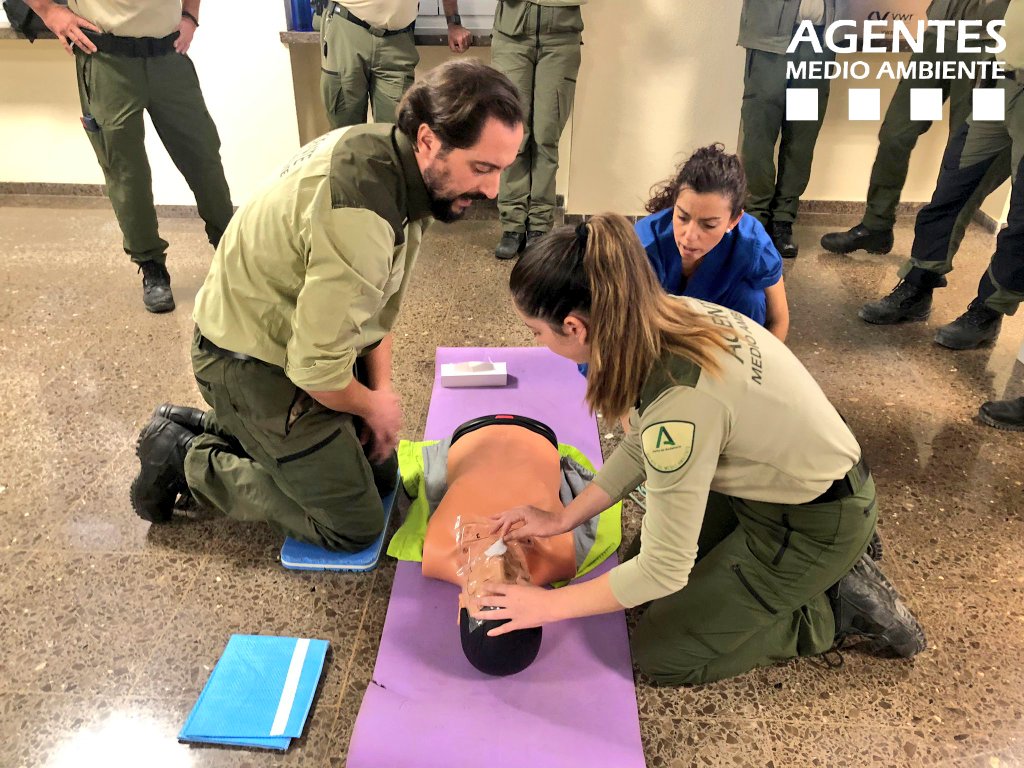 AAMM_And's tweet photo. Se reanudan en este principio de año, a través del personal del Centro de Prevención de Riesgos Laborales #CPRL en #Córdoba, los talleres de #PrimerosAuxilios en entornos naturales para #AAMM @AAMM_And. Una formación imprescindible para atender posibles situaciones de #Emergencia https://t.co/wuNSEb10LO
