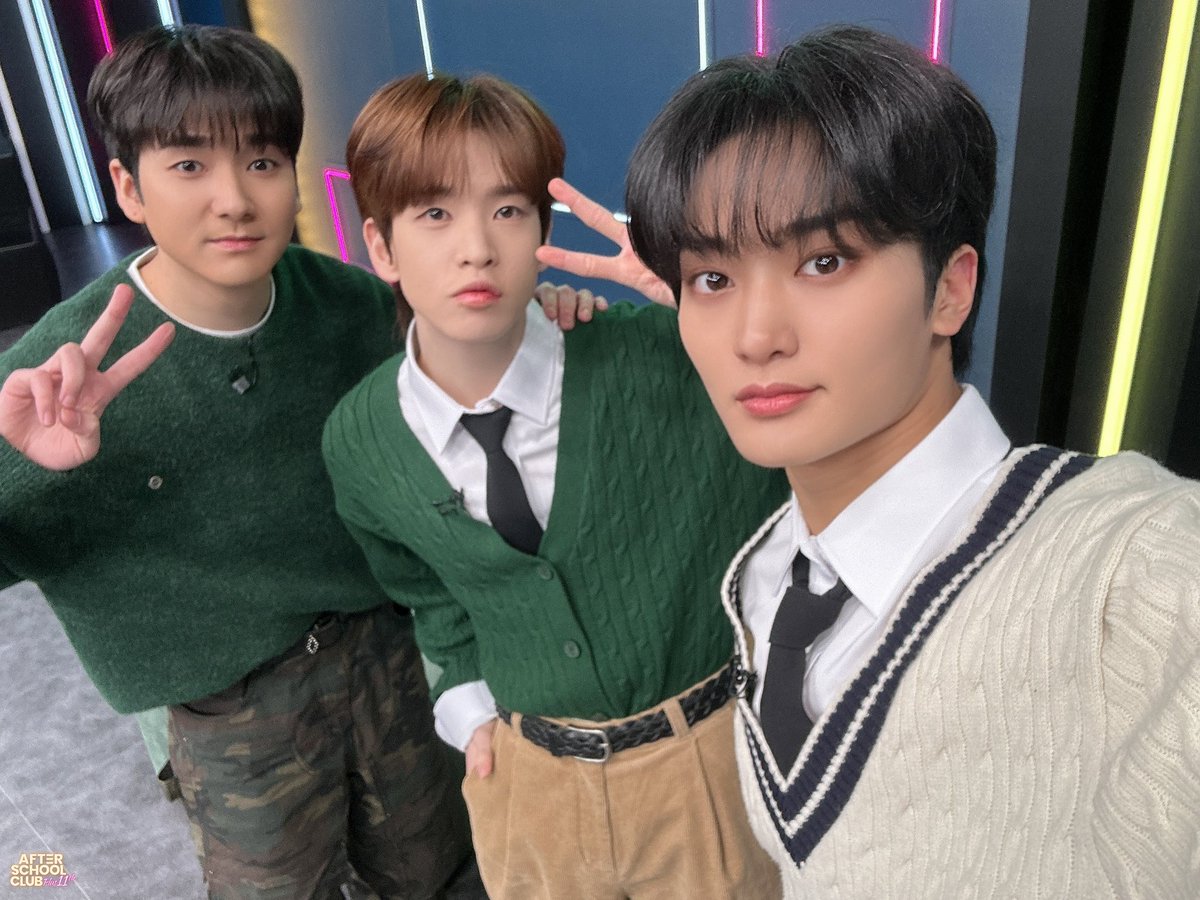 arirang_ASC's tweet photo. [MC]
⠀
쉬는 시간 친구들과 떠들듯
소소한 즐거움이 가득했던 오늘✨
짱엠씨즈는 에엣씨만의 네잎클로버야💚
그럼 우리는 다음 주에 만나요🫶🏻
⠀
@realaaronkwak @CRAVITYstarship https://t.co/liocdJshif