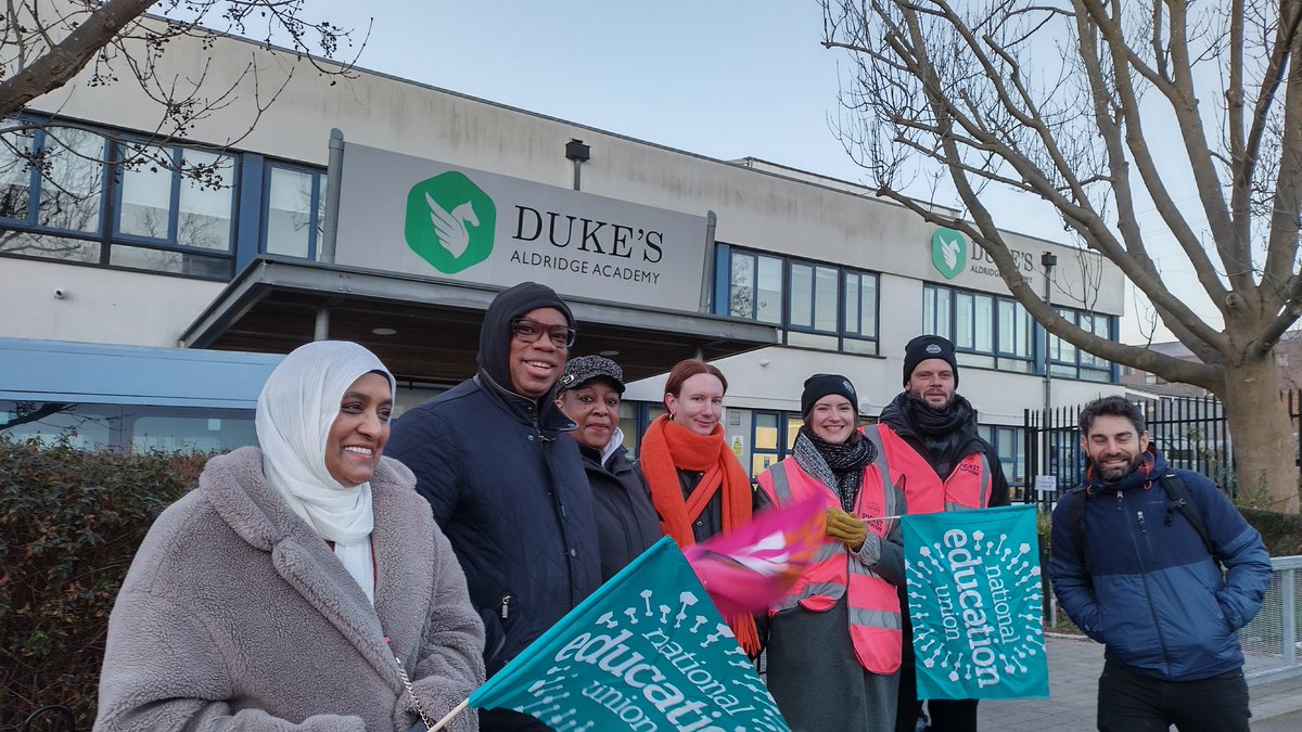 Lively and upbeat picket at Duke's Aldridge in Tottenham this morning! Fighting back over class sizes and workload