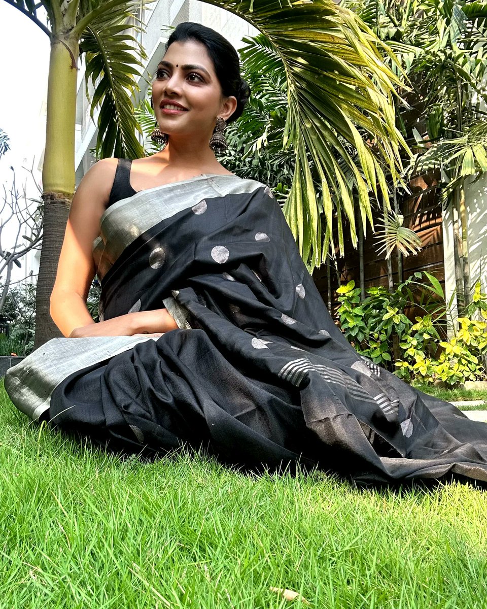 Illuminating the festive season 🖤

#goodmorning #festivevibes #saree #positivity #happy #loveyouall #actress #teluguactress #tollywoodactress #telugufilmundustry #newopportunities #newgoal