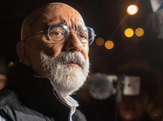 Bakın ne diyor Ahmet Altan edebiyatın gücüne dair: 'Tabii sadece Türkiye’nin değil, bütün dünyanın hastalandığı bir dönemden geçiyoruz. Bilgisayarın hayatımıza girmesi, fabrikalarda robotların çalışmaya başlaması, tarihte ilk kez üretimde insan beyninin insan bedeninden daha…