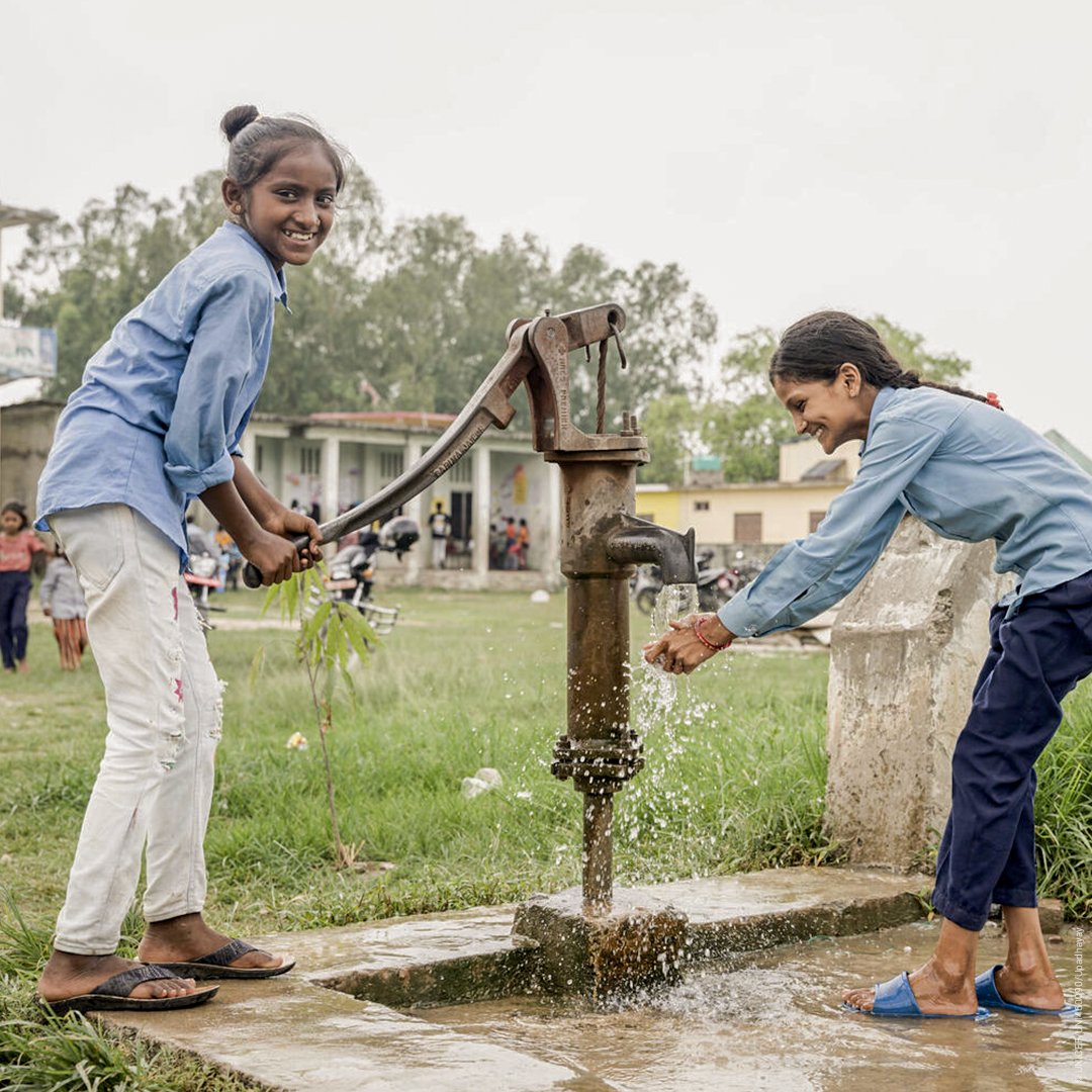 Washing hands together = the secret recipe of a healthy friendship! 😀

Postcard from Sarlahi, Nepal.