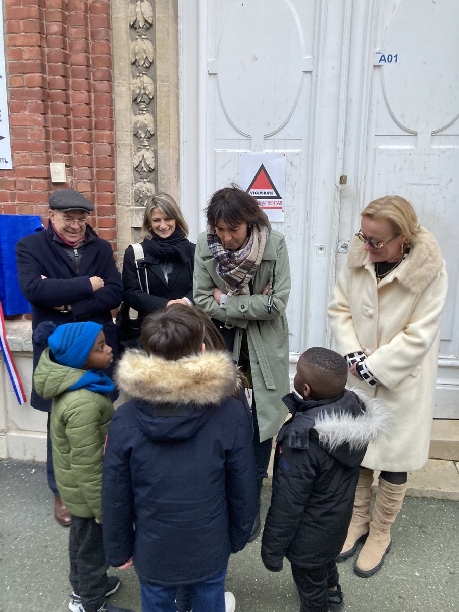 DSDEN_Aisne's tweet photo. Inauguration des locaux de la circonscription de Saint Quentin nord en présence de @MacarezF @Prefet02 @DSDEN60 @SingerVdeV : un lieu accueillant pour les enseignants, les directeurs, les familles de l’école de la République et un lieu de travail pour l’équipe de circonscription https://t.co/WYskMcOAbo