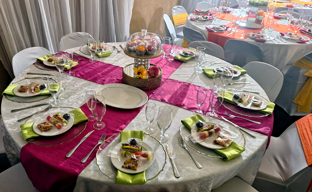 UmdlaloLodgeSA's tweet photo. How stunning and beautiful was this elegant Queen of Hearts themed birthday celebration we recently hosted? Stay tuned for more highlights from this royal affair! 👑🌹
#UmdlaloCelebrations #MemorableMoments #LifeIsACelebration #VenueOfJoy https://t.co/BXmBQlsx8N