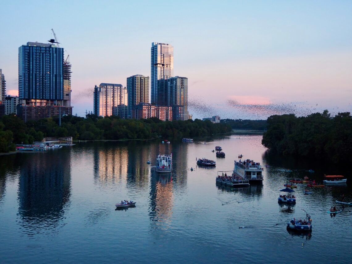justamuddle's tweet photo. Next up on my cross-country USA trip was a weekend in Austin, TX! From exploring the vibrant South Congress to indulging in delicious Tex-Mex cuisine to cooling off from the summer heat at Barton Springs. #AustinAdventures #TravelBlogger https://t.co/WEQsSWyrfI https://t.co/8iLagqPbXK