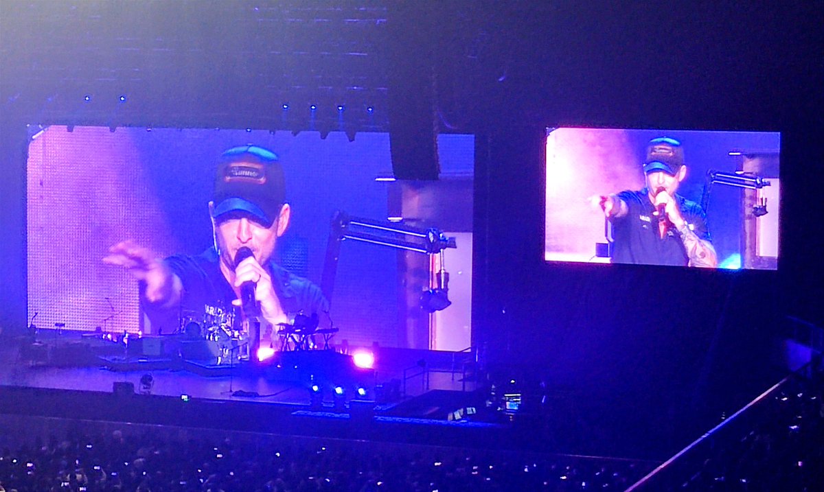 boaeric2006's tweet photo. The night at Chengdu was insanely amazing. Please come back soon. @OneRepublic #onerepublic #artificialparadisetour #concert #music https://t.co/g9nAQin6DQ