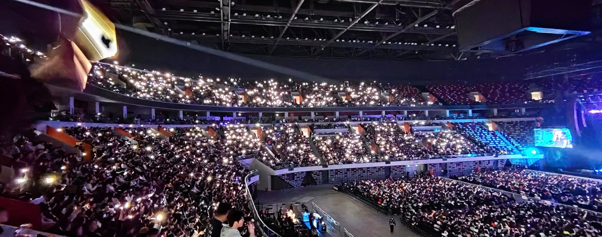 boaeric2006's tweet photo. The night at Chengdu was insanely amazing. Please come back soon. @OneRepublic #onerepublic #artificialparadisetour #concert #music https://t.co/g9nAQin6DQ