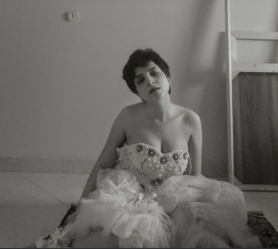 I'm Janis. most of my shots are self-portraits. I
i use my camera to express my feelings and thoughts.

you can see my works through my Linktree website  and buy them on Tez, and Eth or Sol and Ada

Linktree🔻
linktr.ee/janisour?utm_s…