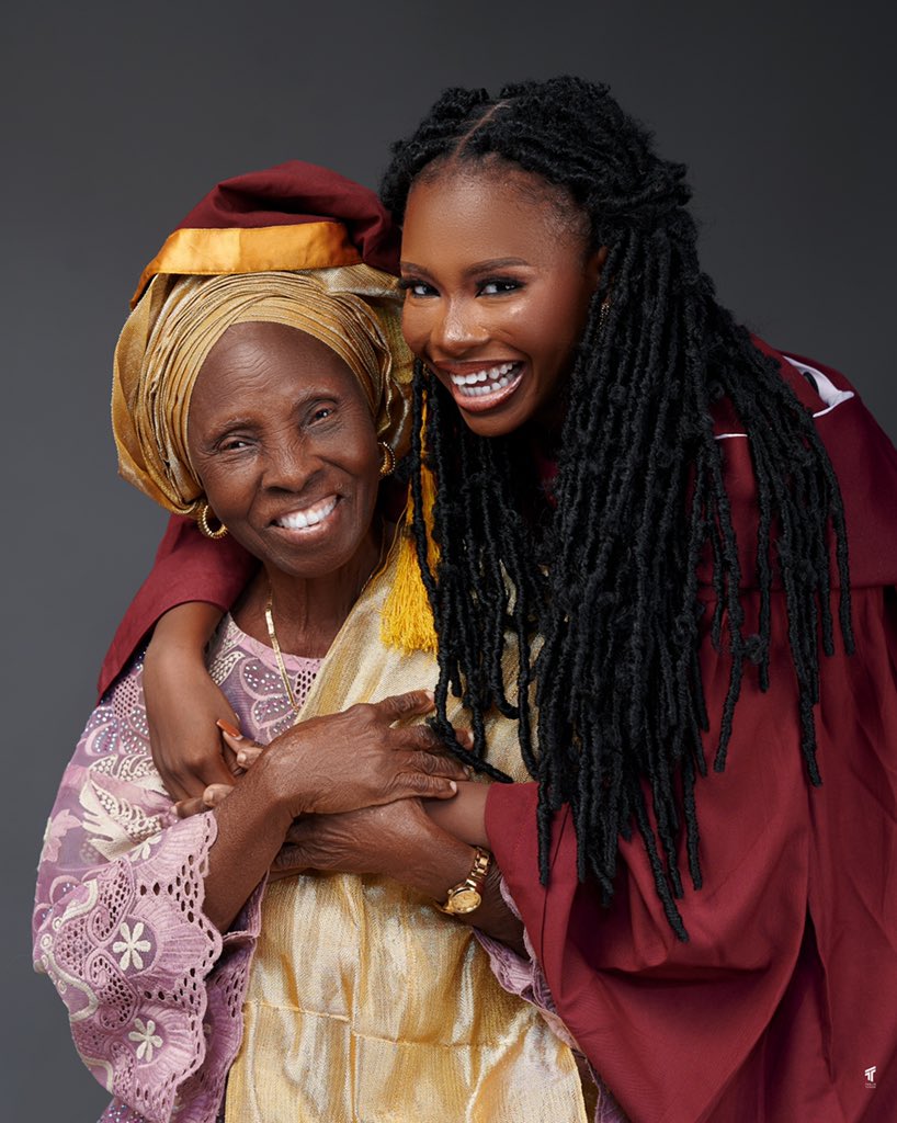 Globalmediagirl's tweet photo. Class of 2021🎓

This one’s for my grandmother who sponsored my education from crèche aka jeleosimi to University. (This first slide is my favorite picture ever).
This one’s also for my mum, hoping she’s watching and smiling from heaven.🥹 

Oluwakanyinsola Olukoya, GMG #unilag https://t.co/LOhv61hMEV