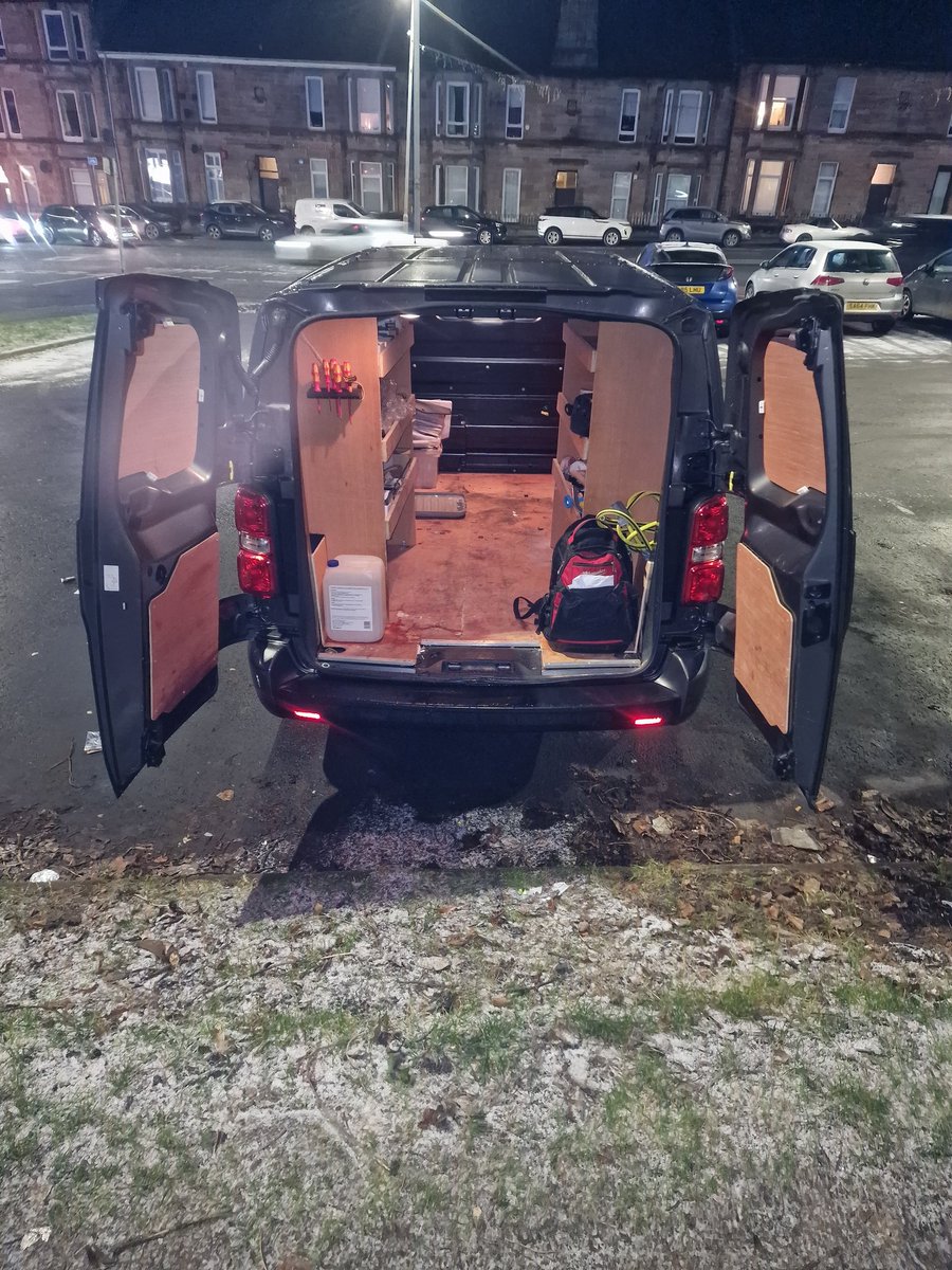 Heff_88's tweet photo. Anyone looking for a van 🚚
Vauxhall Vivaro 2.0 LWB sport 🚀
Space Grey 👽
38,735 miles 
2 years old 👶
Fully serviced 🧾
Racked and fully ply lined 🪵
Just under a year Warranty 🔧

£18,500 💷

Let me know if interested ❤️

Selling as ive went books in! https://t.co/bYsrWERlMe