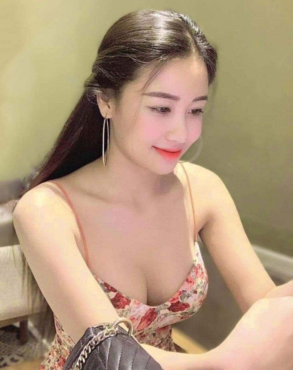 Trời đông gió rét lạnh lùng
Làm sao cản được chân tình iu thương
Gặp người mỗi sớm tinh sương
Mỉm cười chào nhẹ tình thương đong đầy