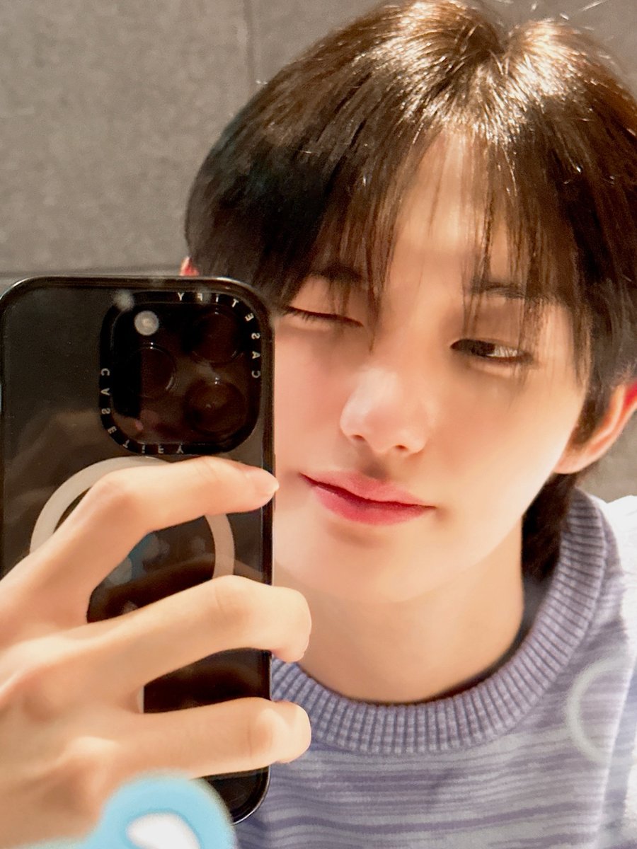 [#원빈] 
😐😉

#ATBO #에이티비오
#WonBin