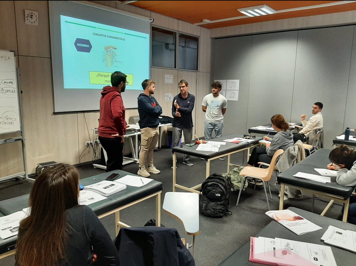Fisioinquiet's tweet photo. Nova Formació d'Espatlla, la primera del 2024,en aquesta ocasió en @EUSES_Oficial 10Edició,molt content com ha anat.Resolució de casos,tractant pacients reals i compartint coneixements i experiències. #formacion #fentamics #compartint #aprenent #ensenyant #cursohombrolluispuig https://t.co/7uMgar6dON
