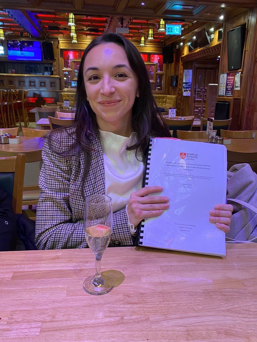 Delighted to share that @shannahanico successfully passed her PhD viva today. An excellent defence of her impactful work on #PhysicalLiteracy & Barnet’s Golden Kilometre. Huge thanks to @LozFo & @anthonyturneruk for examining, and @Luke_Oates92 for chairing. Congrats, Doc! 👩🏻‍🎓