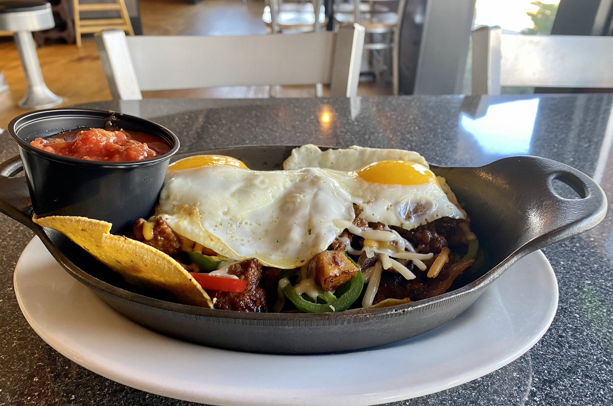 crossroadsdinor's tweet photo. It’s Taco Tuesday and Margarita Madness!!!!! Start the day with Huevos Rancheros or grab some tacos for lunch or dinner. Don’t forget Wednesday is our famous smoked wings 10 for $7.50. https://t.co/SxUGby7FOr